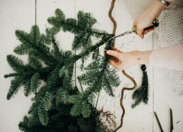 Perfect Christmas Wreaths & 9ft Flocked Trees for the Holidays