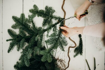 Perfect Christmas Wreaths & 9ft Flocked Trees for the Holidays