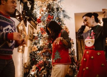 Create Beautiful Holidays with Christmas Wreaths